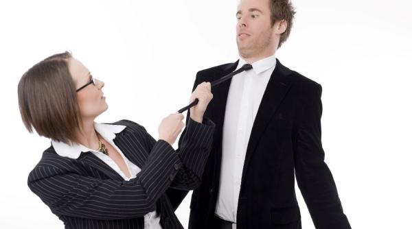 9 moduri descoperi partener te controleaza relatie cuplu manipulare