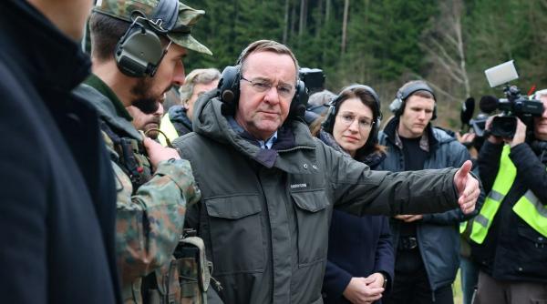 ministrul german aparare crestere buget