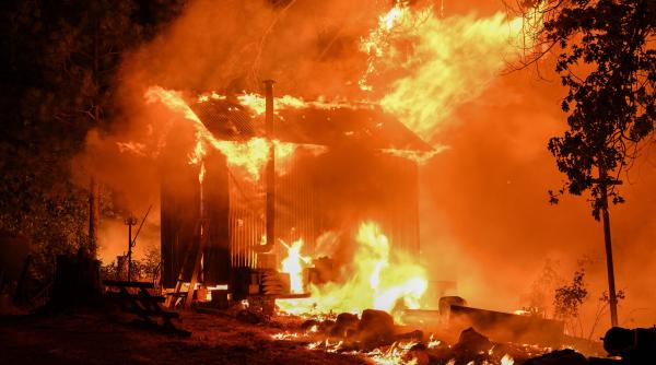 incendiu masina flacari