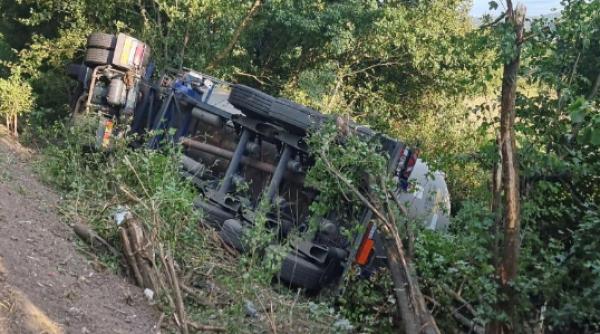 camion incarcat cu gaz lichefiat rasturnat in arad traficul a fost deviat