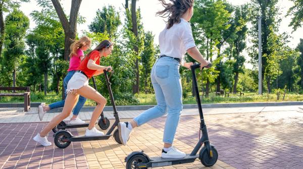 ghid de intretinere pentru trotinete si biciclete electrice 5 aspecte de care sa tii cont