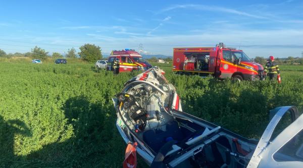 Incident aviatic: Un planor a aterizat forțat pe un câmp lângă Gara Deva. Pilotul a fost rănit