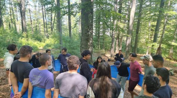 pentru copiii din medii sarace trecerea intr un nou an scolar e ca o victorie olimpica avem si noi olimpicii nostri la scolarizare