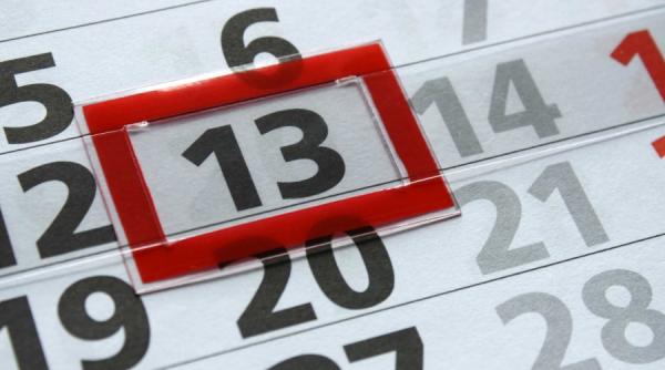 marti 13 trei ceasuri rele psihologi irational superstitii ratiune