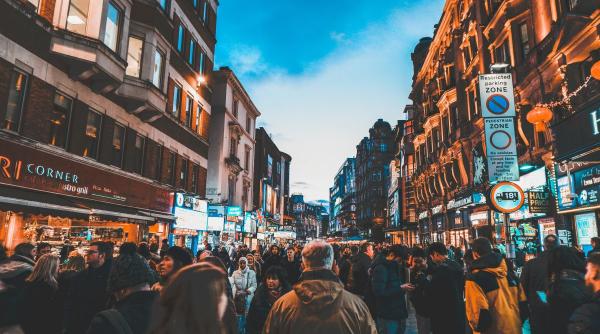 roman retinut atac cutit piata leicester londra