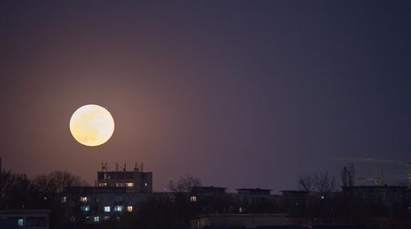cand va avea loc superluna albastra