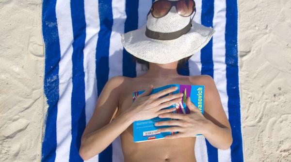 10 carti perfecte pentru ultimele zile plaja sfarsit vara