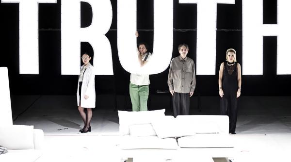 spectacolul adevarul invitat in stagiunea estivala a artelor spectacolului a teatrului de stat constanta