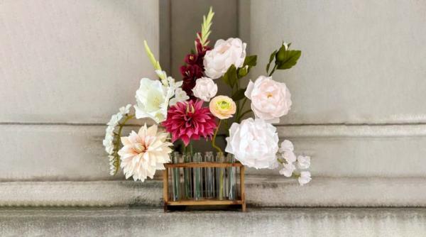 aranjamente florale din hartie creponata pentru birouri vesele si inspirationale