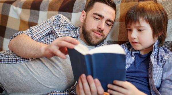 5 motive pentru care copiii adora sa citeasca carti cu supereroi