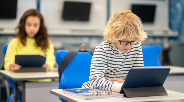 educatia digitala cheia succesului in era tehnologiei fundatia dan voiculescu pentru dezvoltarea romaniei desfasoara ultimele ateliere tech