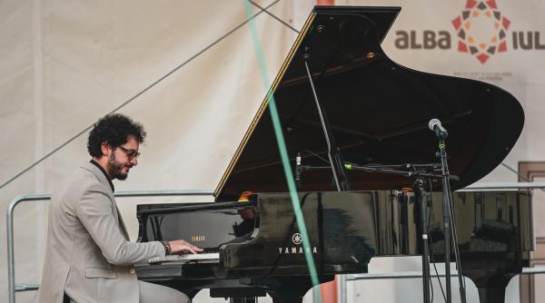 pianistul catalin raducanu va sustine un recital in aer liber la gradina cu filme cinema more din bucuresti