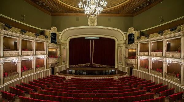 regal teatral oferit de tnb la chisinau