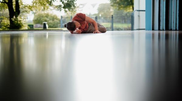 dansul devine limbaj de sine statator in spectacolul all in good time pe 26 septembrie la centrul national al dansului