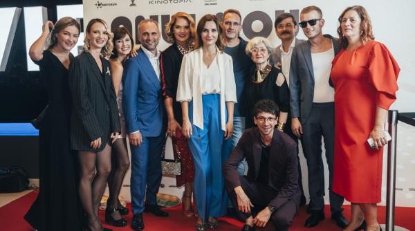 anul nou care n a fost aplaudat de peste 1500 de spectatori la premiera de gala filmul va face parte din competitia festivalului international de la zurich