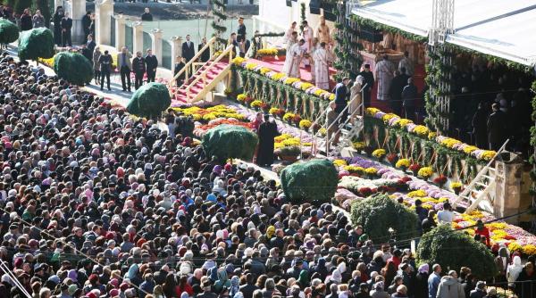 luna octombrie sarbatori religioase traditii superstitii trecere ora iarna