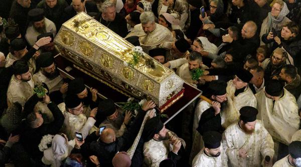 pelerini asalt catedrala iasi moaste sfanta parascheva 2024