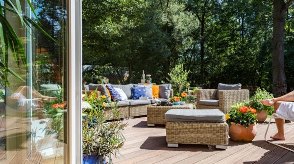 cum sa amenajezi un spatiu verde cu ajutorul jardinierelor pentru plante