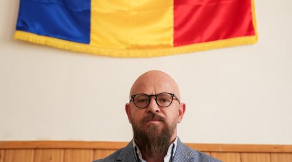 actorul andrei coman in rol de primar in serialul original iubire cu parfum de lavanda de la antena 1