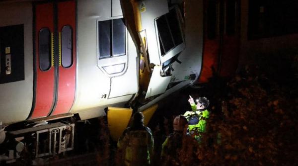 un mort 15 raniti doua trenuri ciocnire tara galilor