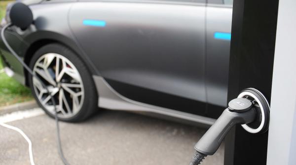 pret masini electrice cumparatori