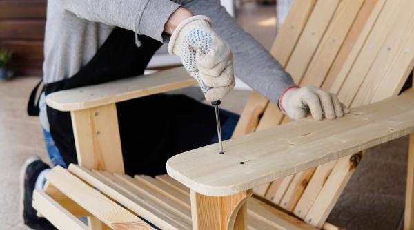 cum sa alegi tamplarul potrivit pentru mobilier la comanda