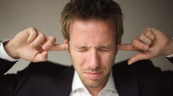 superstitie urechi tiuie ard vorbiti rau popor mister stiinta