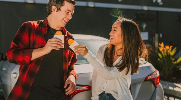 transfer privat sau car sharing solutii de transport la aeroport