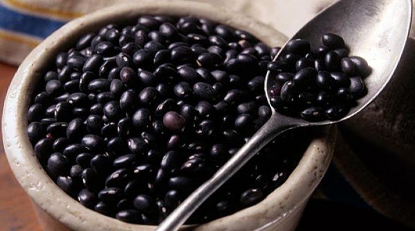 5 retete fasole neagra conserva