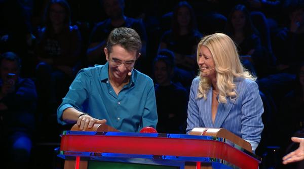 oana paraschiv si mihai gainusa vin in platoul esti mai destept decat un copil de clasa a v a astazi de la ora 18 00 la antena 1 oana paraschiv doar educatia te ajuta sa ajungi acolo unde iti doresti