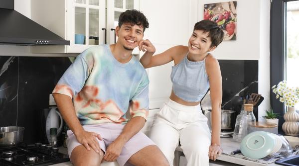 emilian si radu stefan banica se alatura distributiei celui mai nou serial original semnat ruxandra ion ana mi ai fost scrisa in adn emilian semneaza si piesa de generic a serialului de la antena 1