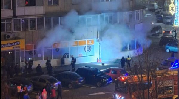 parter bloc luat foc ramnicu valcea peste 60 persoane evacuate