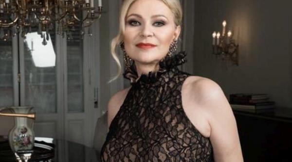 filmul proiectului turnee de poveste pretutindeni este acum disponibil online voci exceptionale ale diasporei noastre artistice s au intalnit cu romanii de pretutindeni