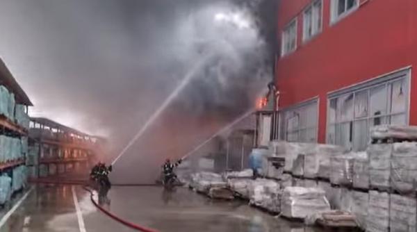 incendiu puternic craiova depozit materiale constructii