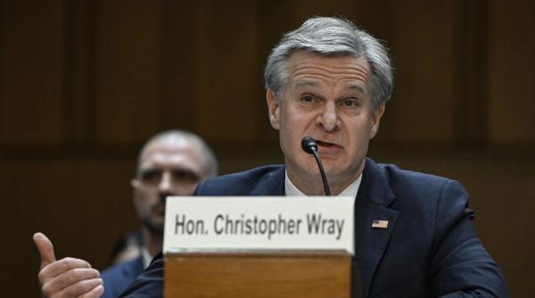 directorul fbi christopher wray va demisiona la sfarsitul mandatului lui biden