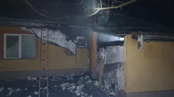 casa luat foc mama fiica impodobeau bradul