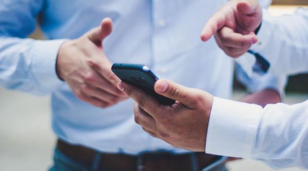 republica moldova interzice telefoanele mobile in scoli