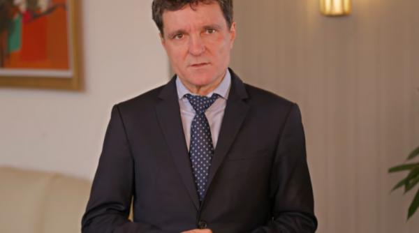 de ce purtat nicusor dan cravata anunt candidatura