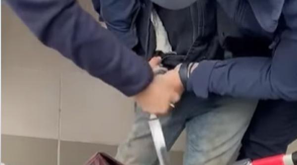 teroare ramnicu valcea barbat cutit surubelnita ameninta trecatori