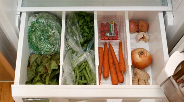 scapati miros urat frigider trucuri 4 pasi