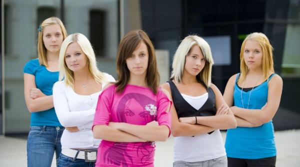 11 fraze copiii mari adulti folosesc manipulare parinti