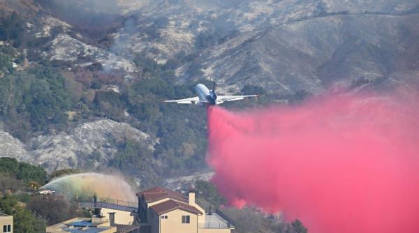 drona gaura lovit avion stins incendii los angeles