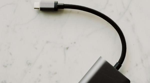 de ce merita sa investesti intr un cablu usb c de calitate pentru telefonul tau
