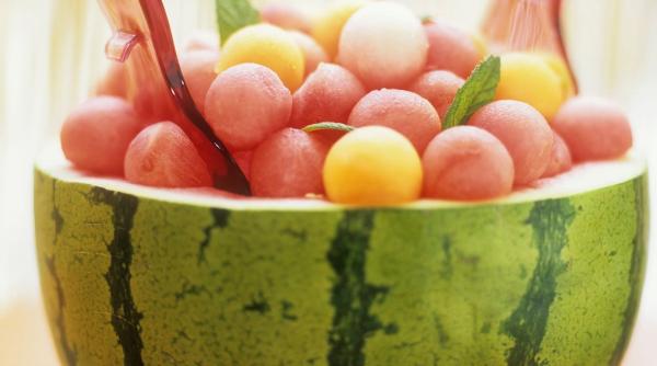 9 fructe contin cele mai multe proteine