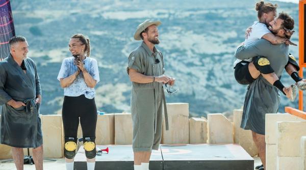 in aceasta seara turneul este pe dos la power couple iar rasetele se transforma in emotii cand doua cupluri vor fi in pericol de eliminare aseara emisiunea a fost lider absolut de audienta