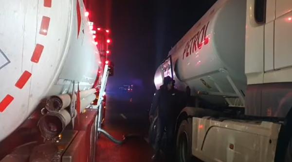 operatiune nocturna pompieri militari evacuat cisterna benzina suceava