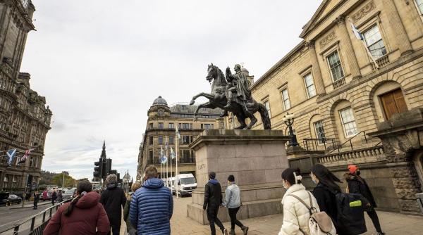 taxa turisti vizita oras edinburgh pret cazare