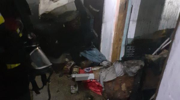 incendiu garsoniera ramnicu valcea 30 persoane evacuate