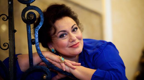 soprana leontina vaduva si pianistul catalin raducanu in turneul national bella voce bella musica la bucuresti iasi deva si brasov