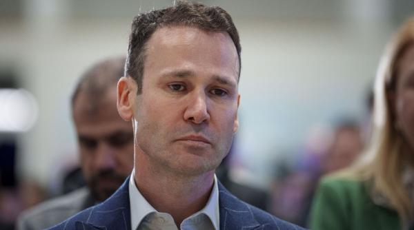 robert negoita critica guvernul blocat angajari externalizare curatenia